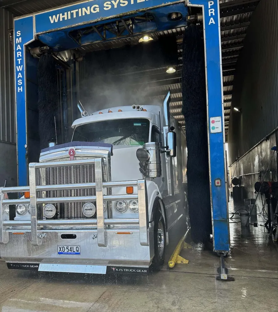 Kenworth semi inside the Whiting Systems SmartWash gantry at Hills Truck Wash